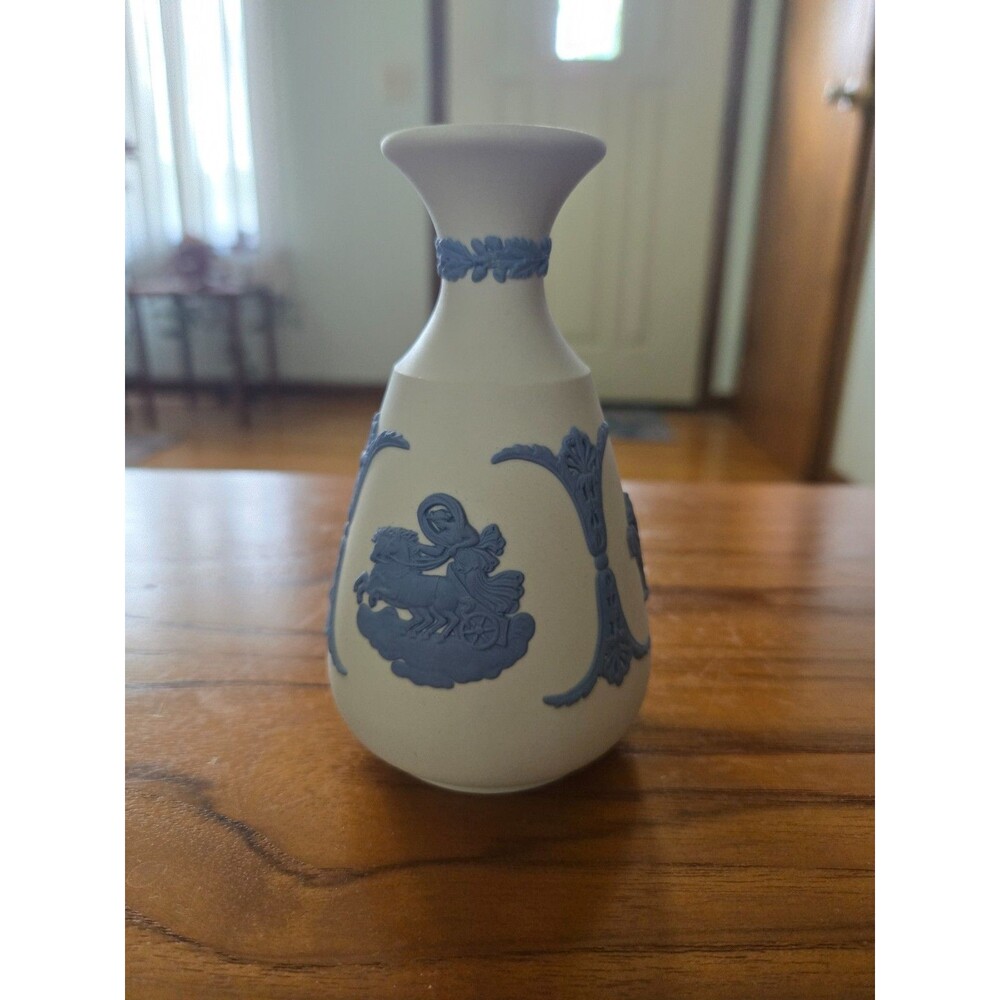 Vintage Wedgwood Reverse Colors White Jasperware Neoclassical Cameo Bud Vase